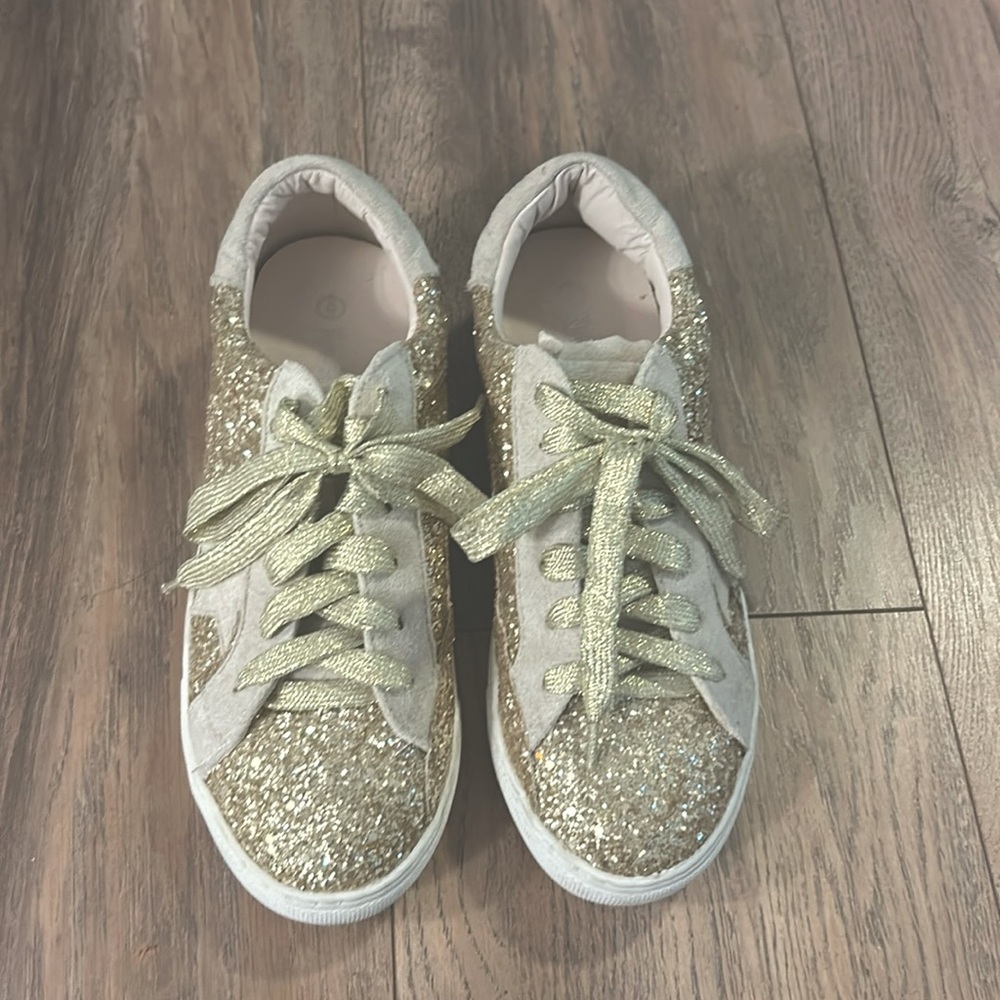 Natural Breeze gold glitter star sneaker